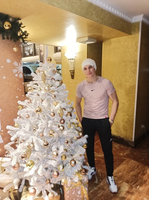 Кто на новогодних корпоративах в Усть-Каменогорске «отжигает» в костюме трехметрового зайца?