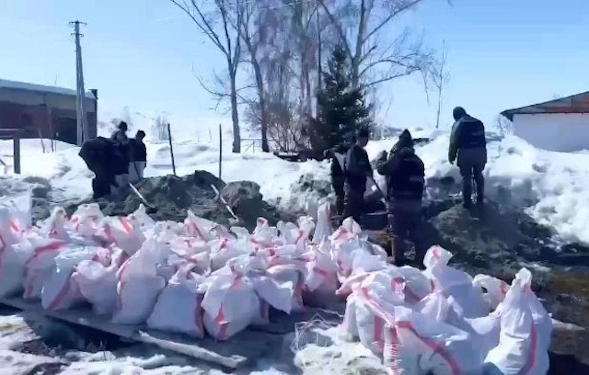 В ВКО поблагодарили военнослужащих, участвовавших в противопаводковых мероприятиях