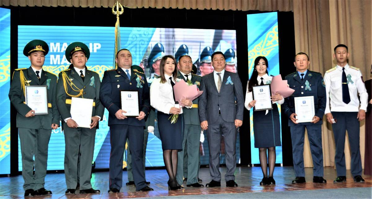 В Риддере прошло торжественное собрание, посвящённое Дню защитника Отечества