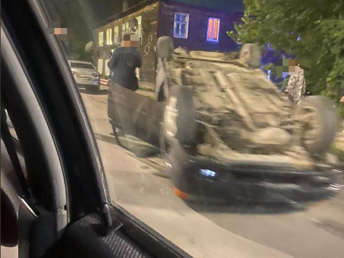 В ВКО в результате ДТП опрокинулся автомобиль