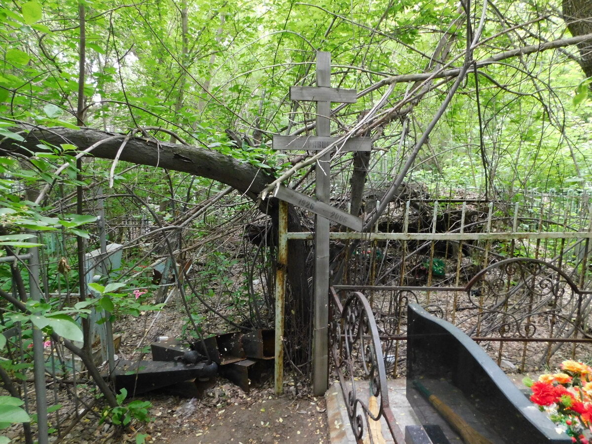 Кто наводит порядок на кладбищах Усть-Каменогорска?