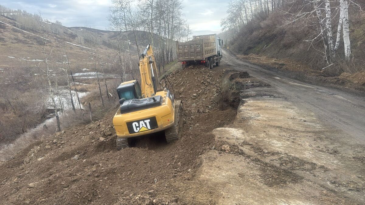 Обвал на Бухтарминской трассе: движение по-прежнему запрещено