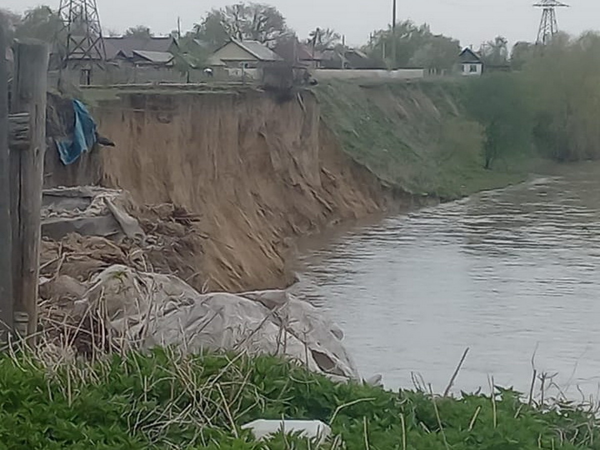 В ВКО в одном из населенных пунктов огороды и хозпостройки падают в Иртыш