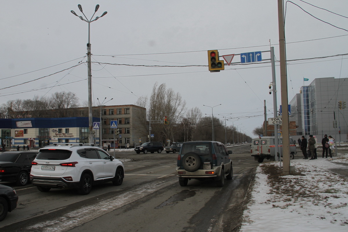 В Усть-Каменогорске не могли определиться, какой дорожный знак поставить на пересечении проспектов