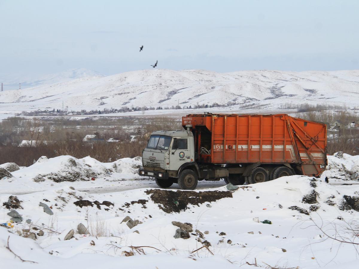 В Усть-Каменогорске оштрафовали предприятие по вывозу мусора 