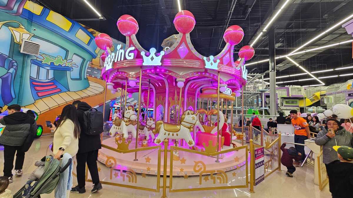 Усть-Каменогорск: в новом ТРЦ «Маxi Mall» есть большой детский парк