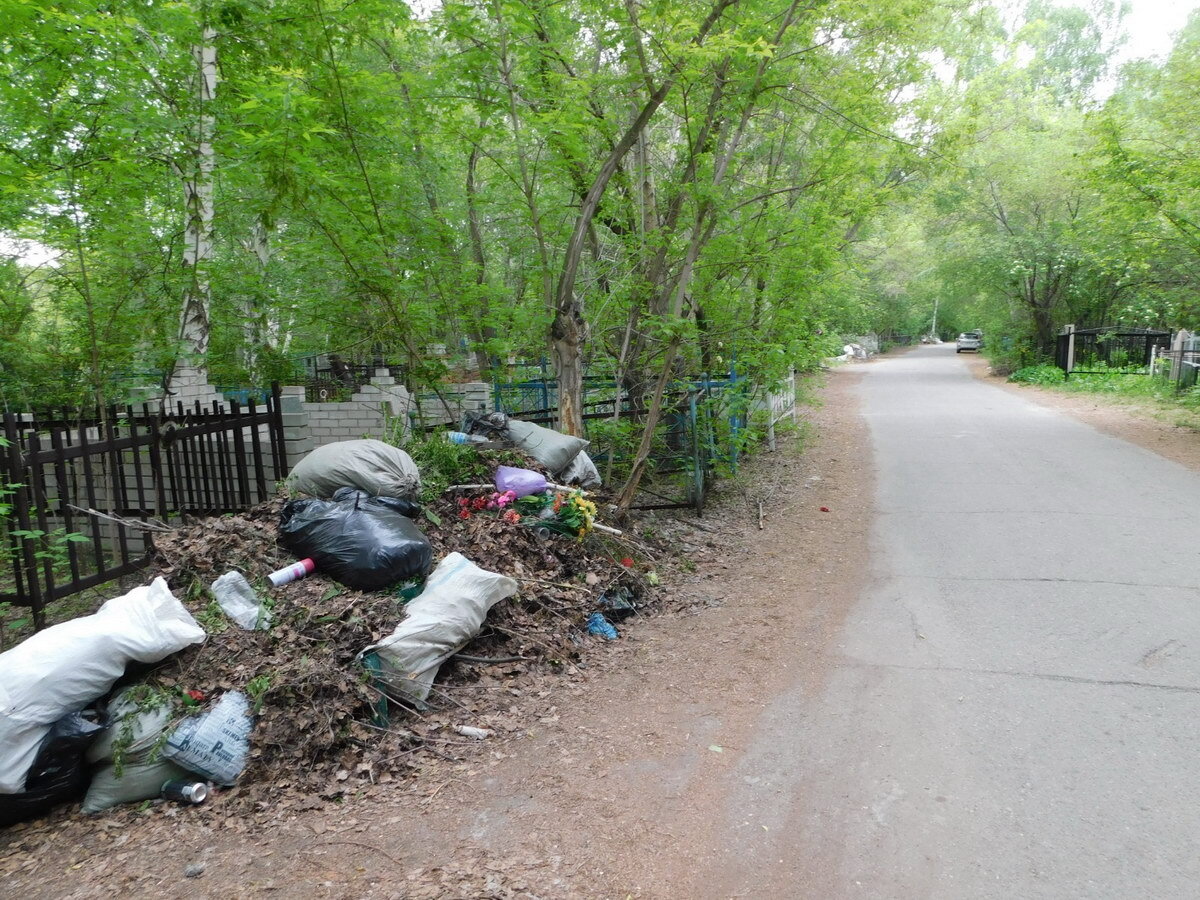 Кто наводит порядок на кладбищах Усть-Каменогорска?