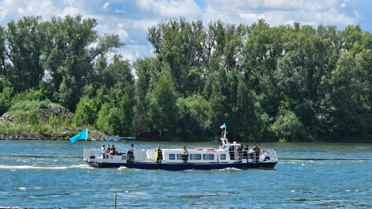 Парад речных судов впервые прошел в Усть-Каменогорске