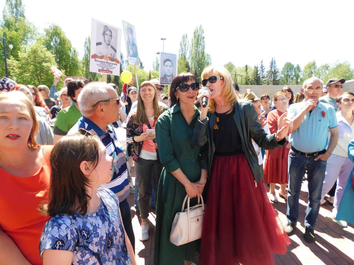Устькаменогорцы пели военные песни на Мемориале Славы