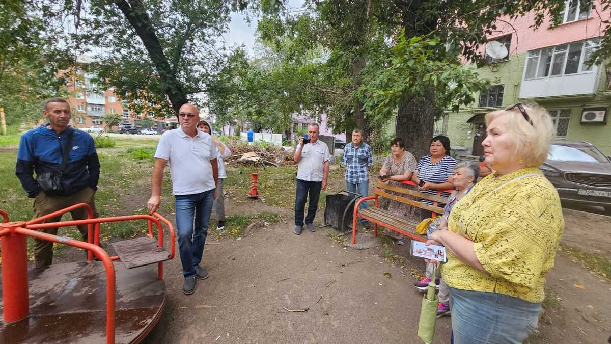 В Усть-Каменогорске в ближайшее время должны приступить к ремонту сгоревшей крыши пятиэтажки