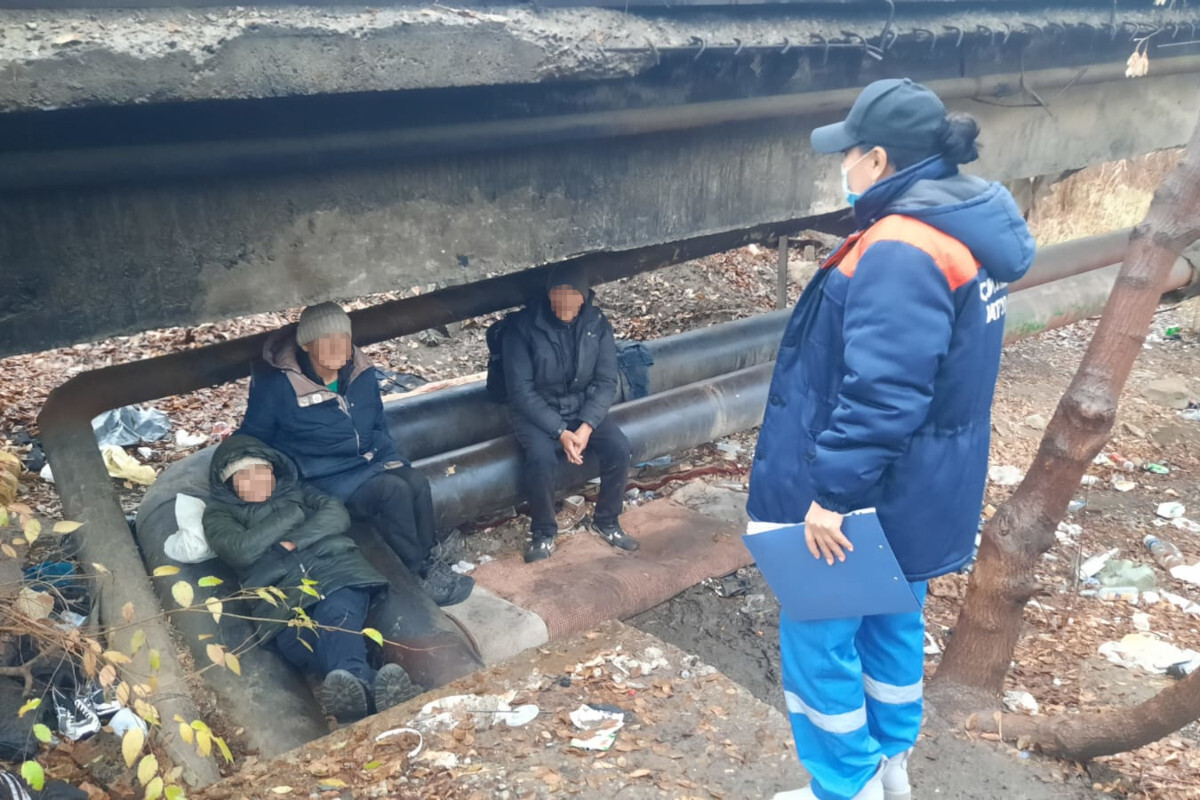 Почему бомжи Усть-Каменогорска не хотят ехать в Центр ресоциализации? 