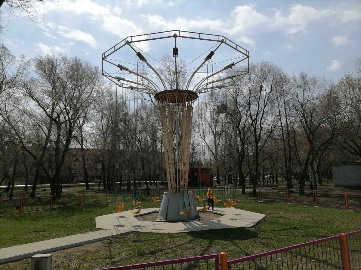 Кто отвечает за безопасность аттракционов в парке "Металлург"?