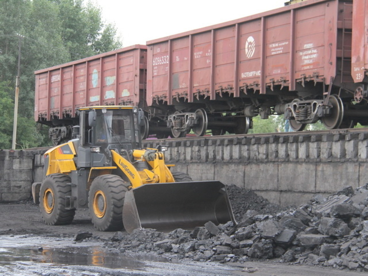 В Усть-Каменогорске за месяц реализовали только 1/3 часть социального угля